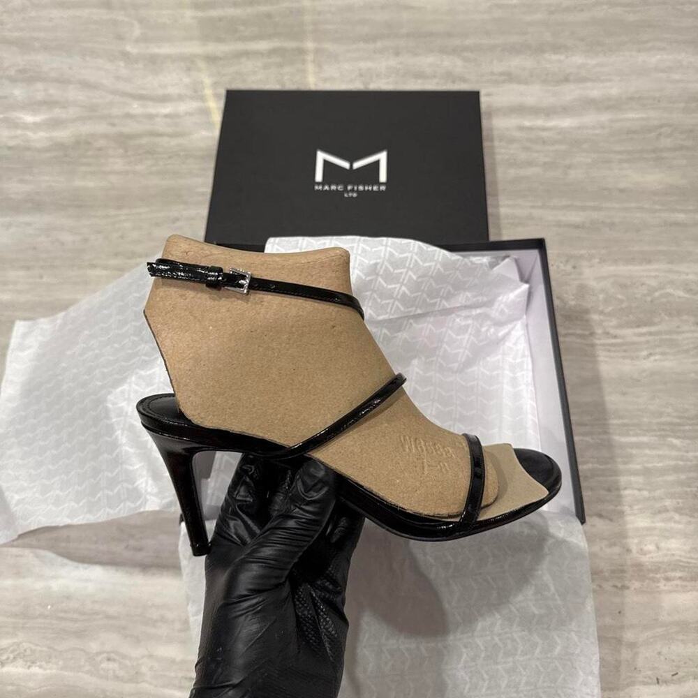 Marc fisher denzi strappy leather